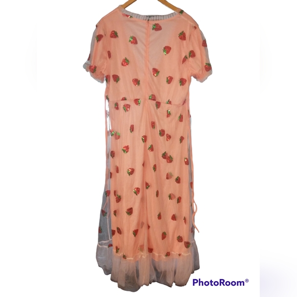 Strawberry dress - Picture 2 of 3